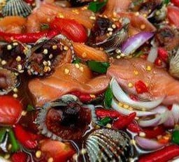 ยำแซลมอนหอยแครง