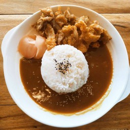 ข้าวแกงกะหรี่ไก่ทอดคาราเกะ