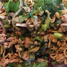 ลาบมาม่า