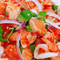 ยำแซลมอนซีฟู้ด