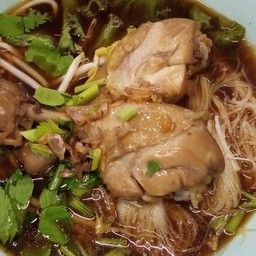 ก๋วยเตี๋ยวน่องไก่ตุ๋น