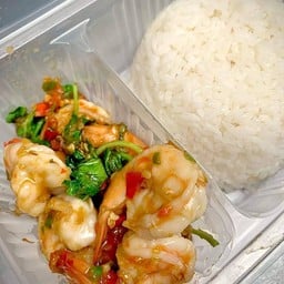 ข้าวกะเพรากุ้ง