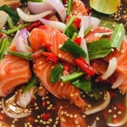 ยำแซลมอนซีฟู้ดน้ำปลาร้า