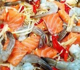 ตำแซลมอนกุ้งสด
