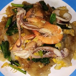 เส้นใหญ่ผัดซีอิ้วทะเล