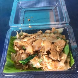 ราดหน้าหมู เส้นใหญ่