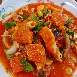 ยำแซลมอน