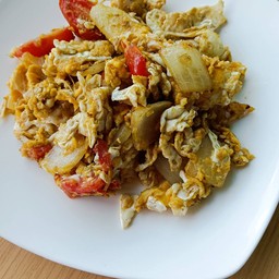 ข้าวไข่ผัดมะเขือเทศทรงเครื่อง