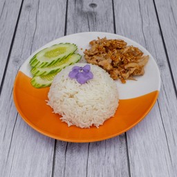 ทอดกระเทียม (กับข้าว)