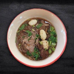 ก๋วยเตี๋ยวเรือน้ำตกหมู