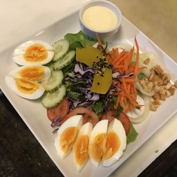 สลัดไข่ต้ม