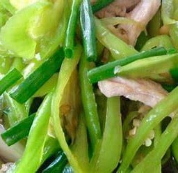 พริกหยวก ไก่ราดข้าว