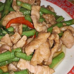 กระเพราหมูชิ้น เป็นกับข้าว