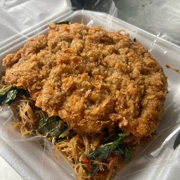 หมี่คั่วกะเพราหมูหิมะ