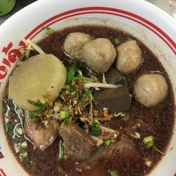 ก๋วยเตี๋ยวเนื้อเปื่อย+ลูกชิ้น(พิเศษ)