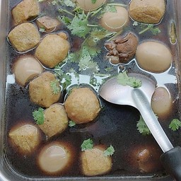 ร้านข้าวแกงแม่ศรีจวญ