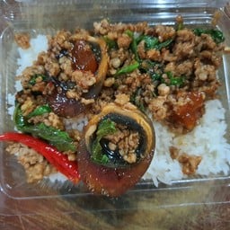 กระเพราไข่เยี่ยวม้า