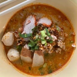 ก๋วยเตี๋ยวหมูน้ำกะทิ by น้อยหน่าอาหารตามสั่ง