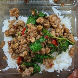 กระเพราหมูสับ ราดข้าว