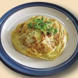 กะเพราคลุกข้าวห่อไข่