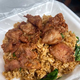 ข้าวหมูทอดลุยสวยกะเพรา