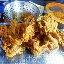 น้องเล็กไก่ทอด หน้าโรงเรียนบางจะเกร็ง