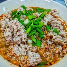 A10 เตี๋ยวยำหมูสับ