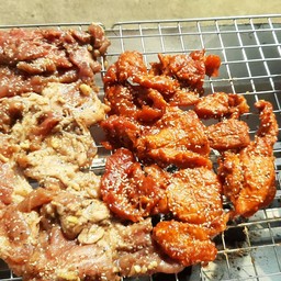 หมูย่างงา/หมูย่างำริกไทยดำ  ราคาขีดละ 75 บาท