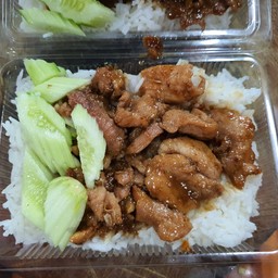 ข้าวหมูกระเทียม
