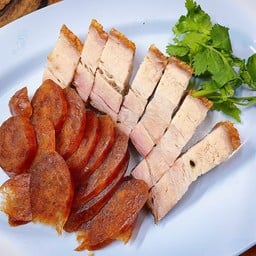 หมูกรอบผสมกุนเชียง