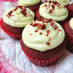 Red Velvet Cupcakes อร่อยมากแบบฉบับ American แท้ ๆ ชิ้นเดียวไม่พอ