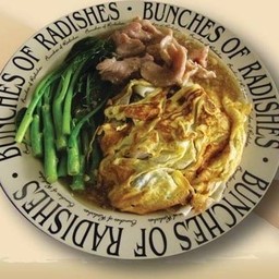 ราดหน้าห่อไข่