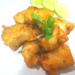 ปลากระพงทอดกระเทียมพริกไทย(กับข้าว)