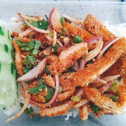 ข้าว ยำไก่แซ่บ