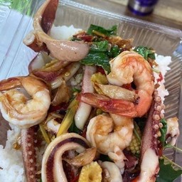ผัดฉ่าทะเล เผ็ดๆ