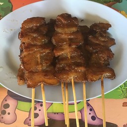 หมูติดมันไม้ละ 12 บาท