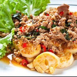 ข้าวกะเพราหมูสับ-เต้าหู้ไข่