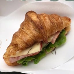 ครัวซองต์แฮมชีส