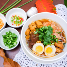 ก๋วยจั๊บน้ำข้นไก่ สูตรเยาวราช