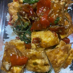 ไข่เจียวผัดกระเพราราดข้าว
