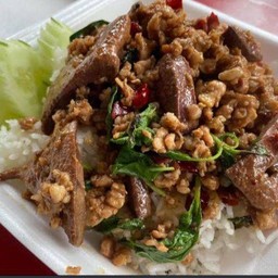 กะเพราหมูสับ-ตับ