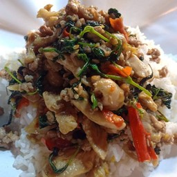 ข้าวราดกระเพรายุคโควิว