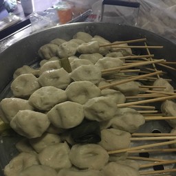 ลูกชิ้นนึ่ง อรุ่มเจ๊าะรสแซ่บ (ยำฟรี) สาขาที่ 1