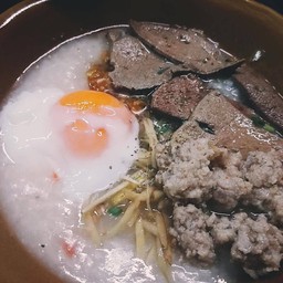 ข้าวต้มทุกอย่าง (หมู,ตับ,ไข่)