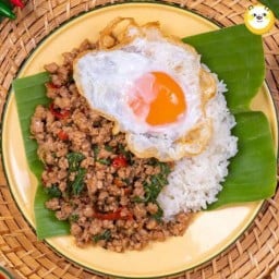 น๊อตซิ่ง กระเพราสูตรโบราณ ร้านริมทางไทรน้อยbyพี่น๊อต ไทรน้อย