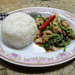 ผัดกระเฉด (ราดข้าว)