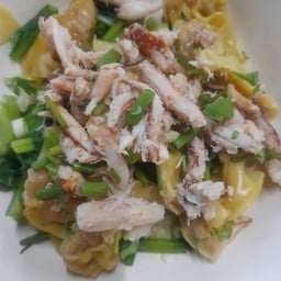 บะหมี่เกี้ยวปูหมูเเดง ถนนช้างเผือก