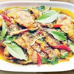 หมูหมักผัดพริกแกง (กับข้าว)