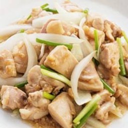 อกไก่ผัดน้ำมันหอยราดข้าว