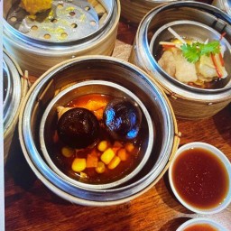 เลือดหมู เที่ยงคืน ซอยโรบินสัน